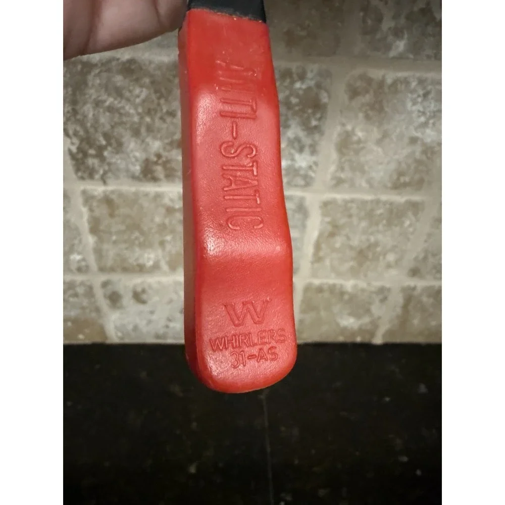 Whirlers Anti Static‎ Brush 31-AS Black Red Handle Ball Tip